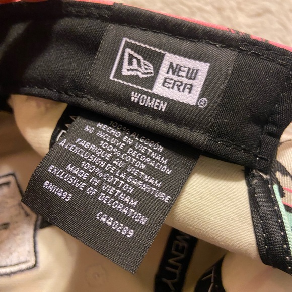 New Women’s New Era Las Vegas Raiders cream retro beachin 9Twenty adjustable cap - Picture 9 of 9